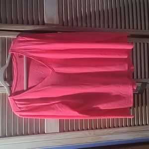 Lilly Pulitzer long sleeve V-neck tee shirt size XL.